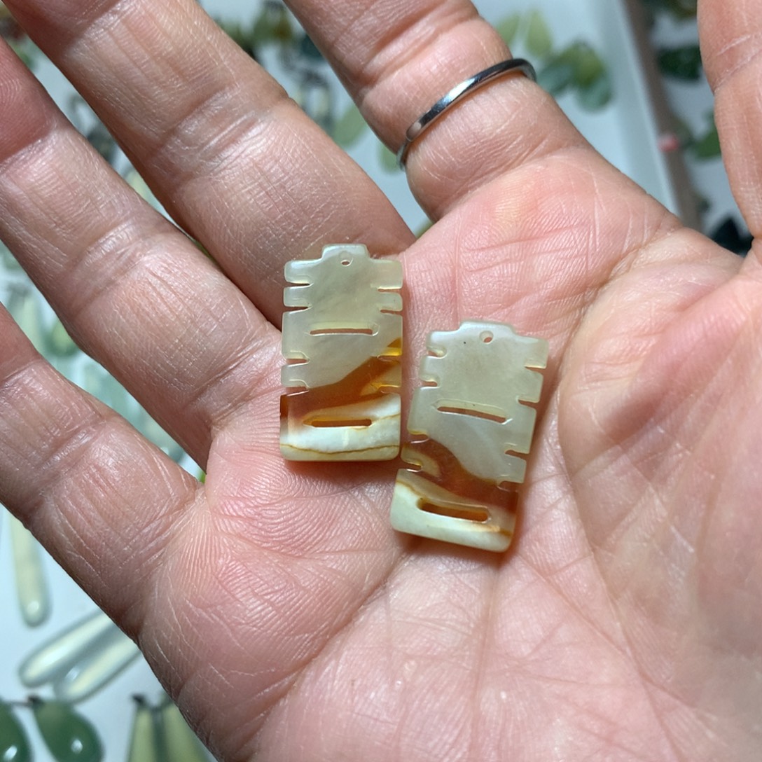 蛇纹石玉未镶嵌耳环