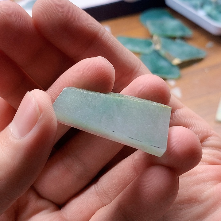 颈饰未镶嵌翡翠糊*材料