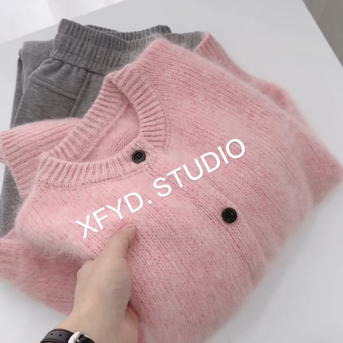 小朵家   ins穿搭#D332高级感净版温柔粉色拉毛开衫