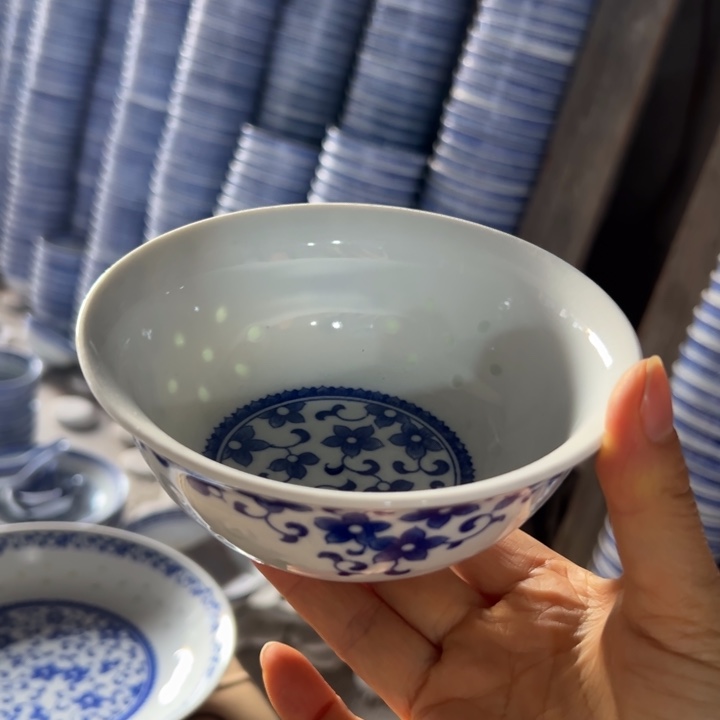 陶瓷青花玲珑5寸紫荆花饭碗