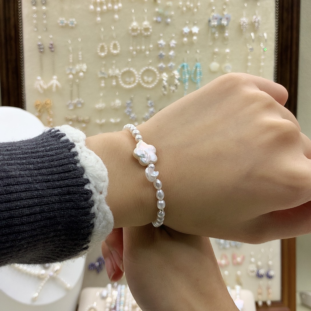 淡水珍珠银S925镶嵌耳饰