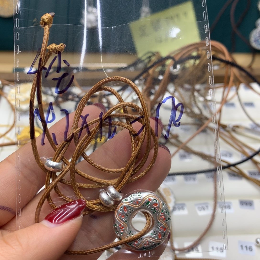 足银直播间选款银饰品