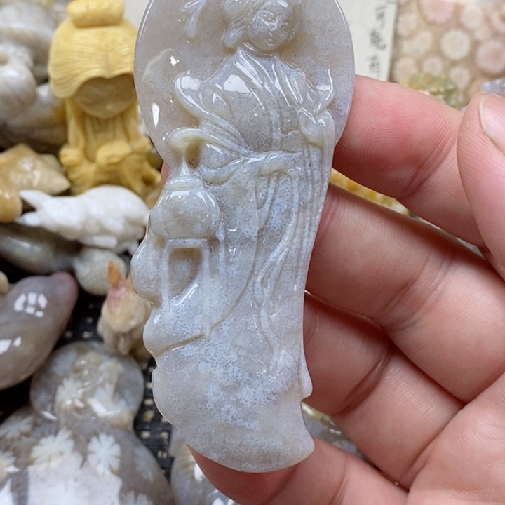 颈饰未镶嵌硅化珊瑚（珊瑚玉）