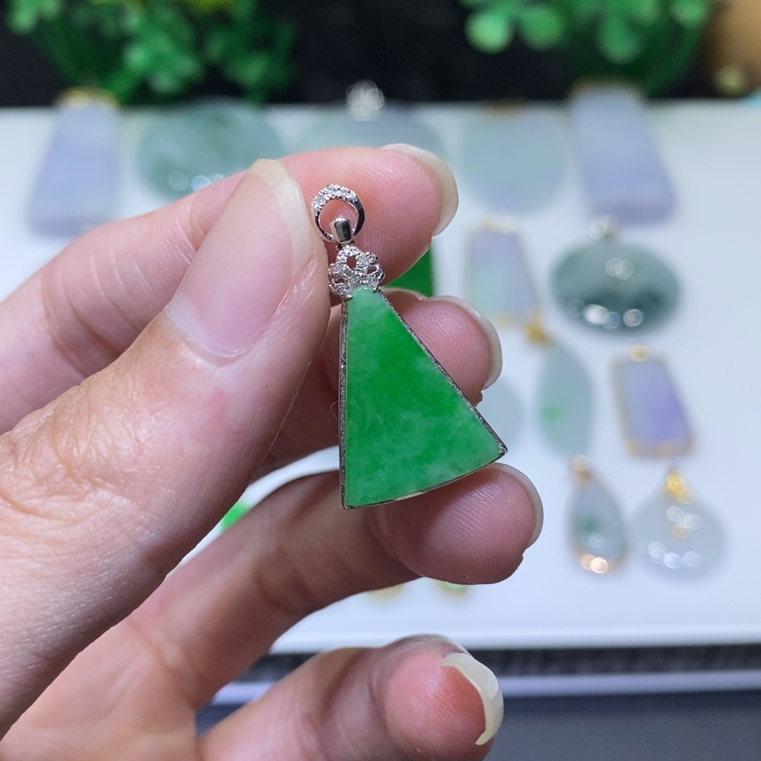 翡翠18K金镶嵌吊坠(不含链)