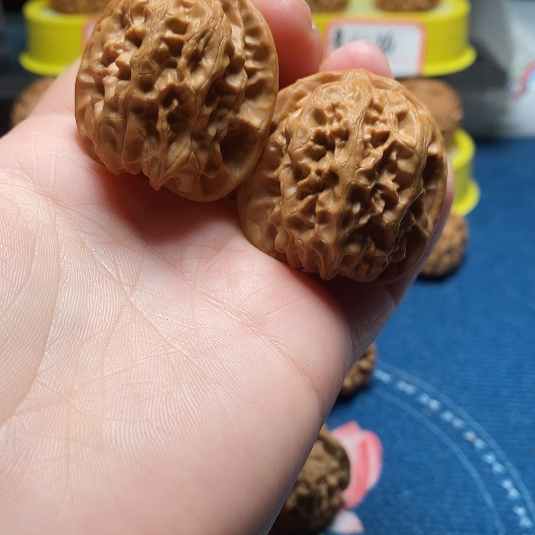 文玩核桃吊坠磐石