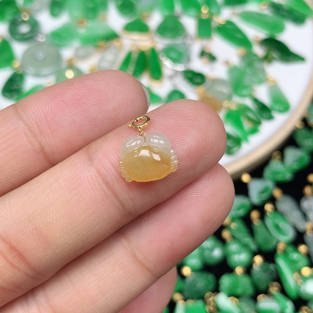 翡翠颈饰18K金镶嵌微**语小巧精美飘黄翡八方来财