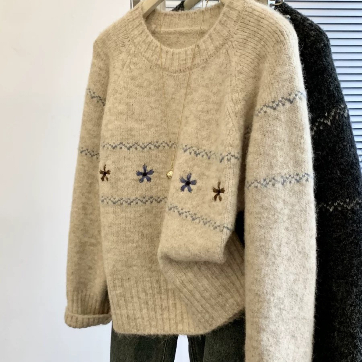 451-500  韩系复古花朵刺绣圆领套头毛衣女秋冬宽松慵懒风