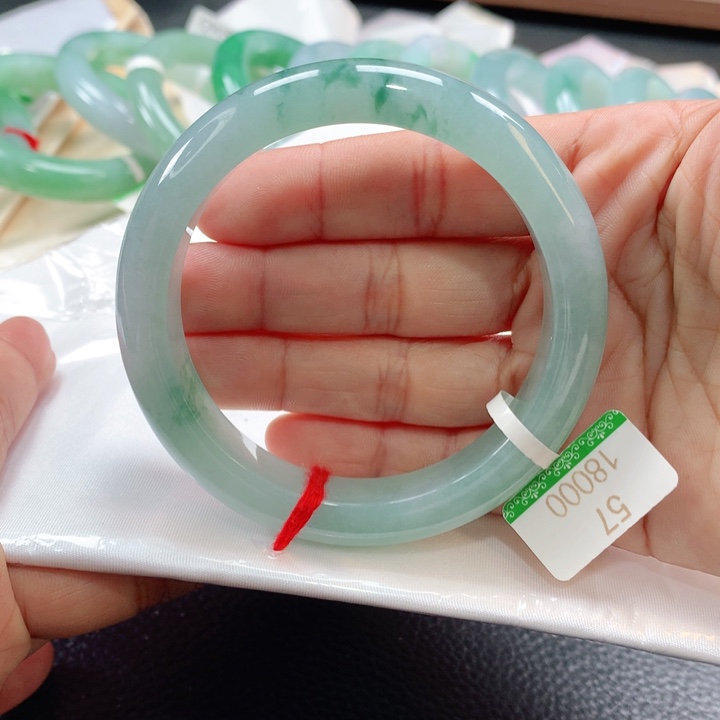 翡翠手镯未镶嵌57575757