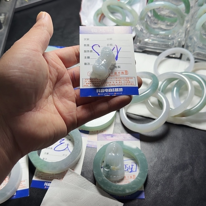 S***r定制翡翠未镶嵌翡翠手镯