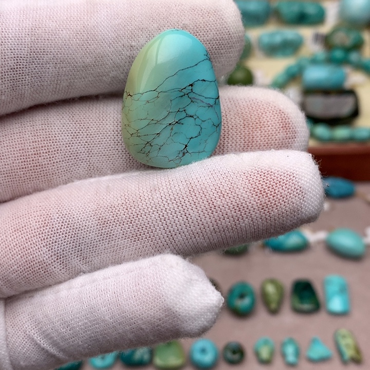 绿松石未镶嵌珠宝奇石