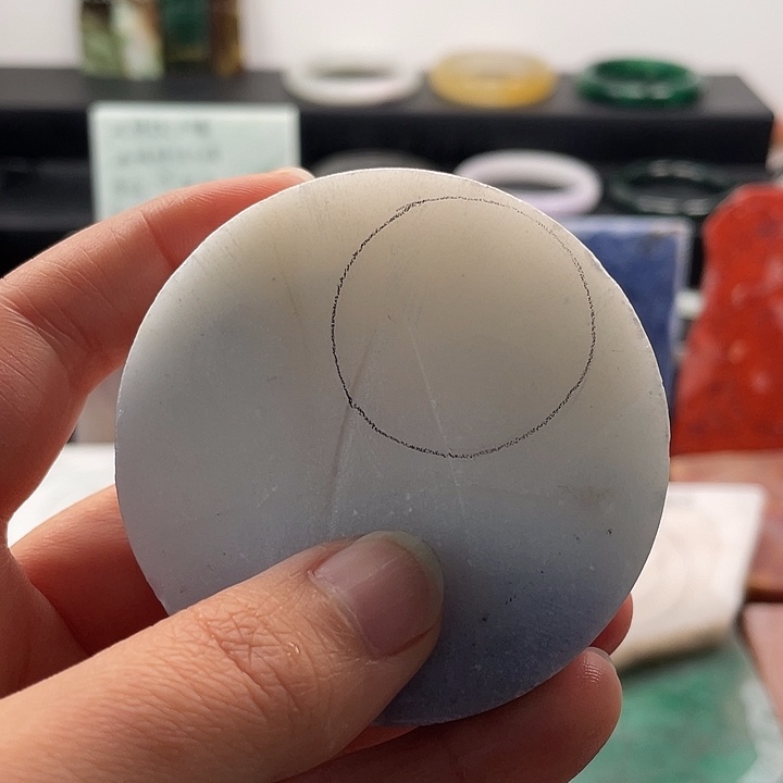 -***e石英质玉未镶嵌颈饰定制