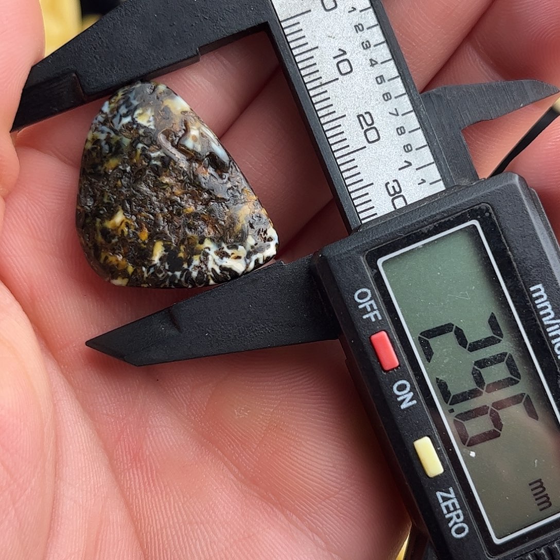 蜜蜡未镶嵌珠宝奇石