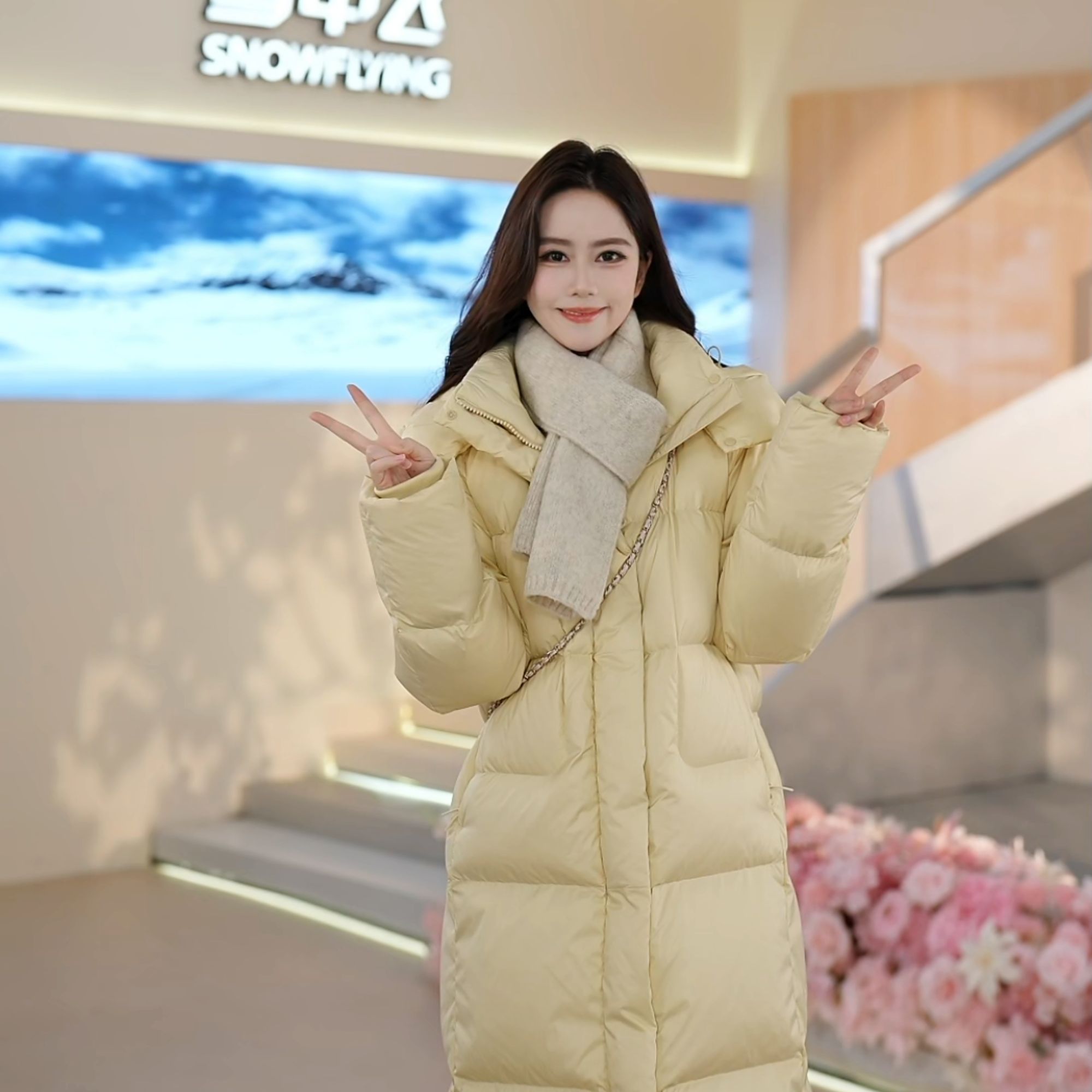 【王玉雯明星同款】雪中飞新款中长款时尚休闲女士羽绒服X250140262