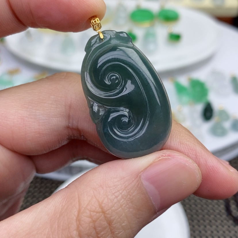 【闪购商品】翡翠吊坠(不含链)18K金镶嵌如意