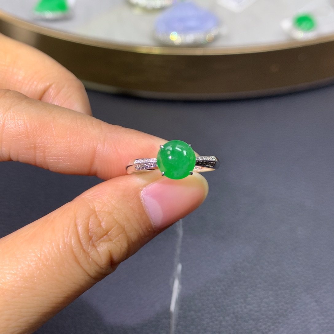 翡翠戒指18K金镶嵌翡翠