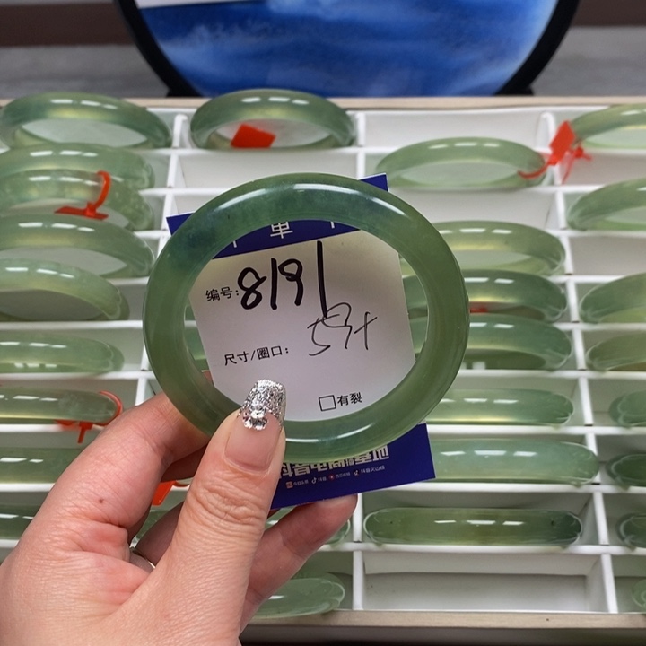 蛇纹石玉手镯未镶嵌开*