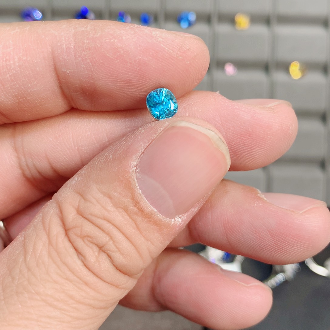 锆石裸石未镶嵌1.5ct 风信子
