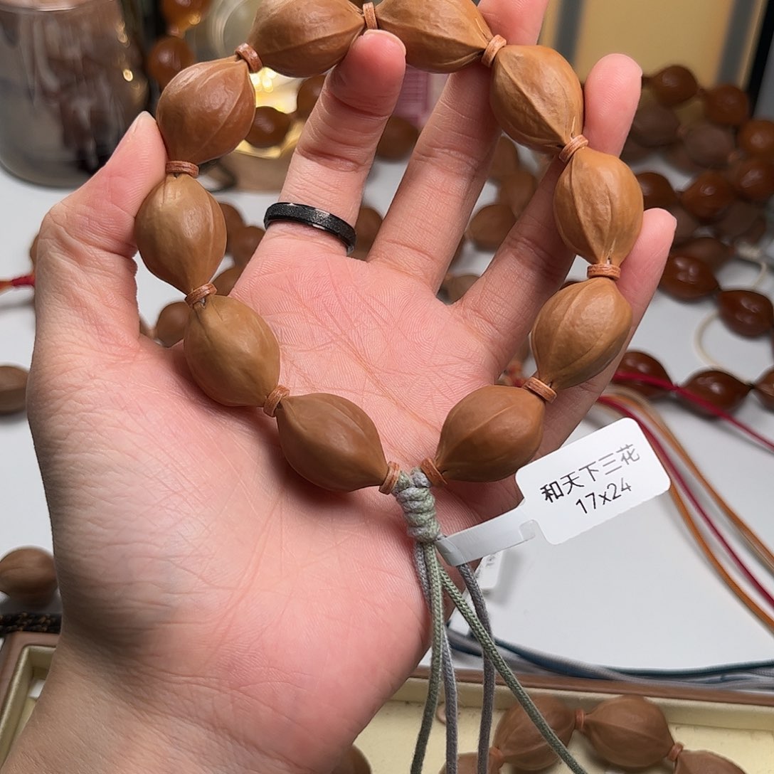 作***良吊坠橄榄核梅林铁核1724