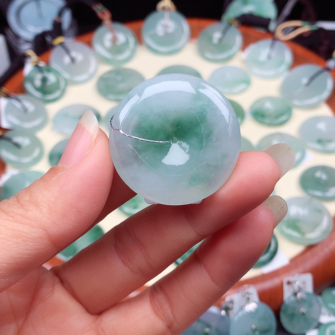 翡翠颈饰未镶嵌吊坠