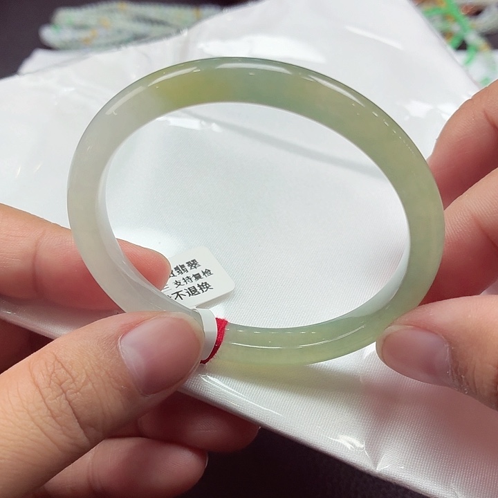 翡翠未镶嵌手镯（贵妃镯）天然缅甸A货翡翠（起双眼皮）