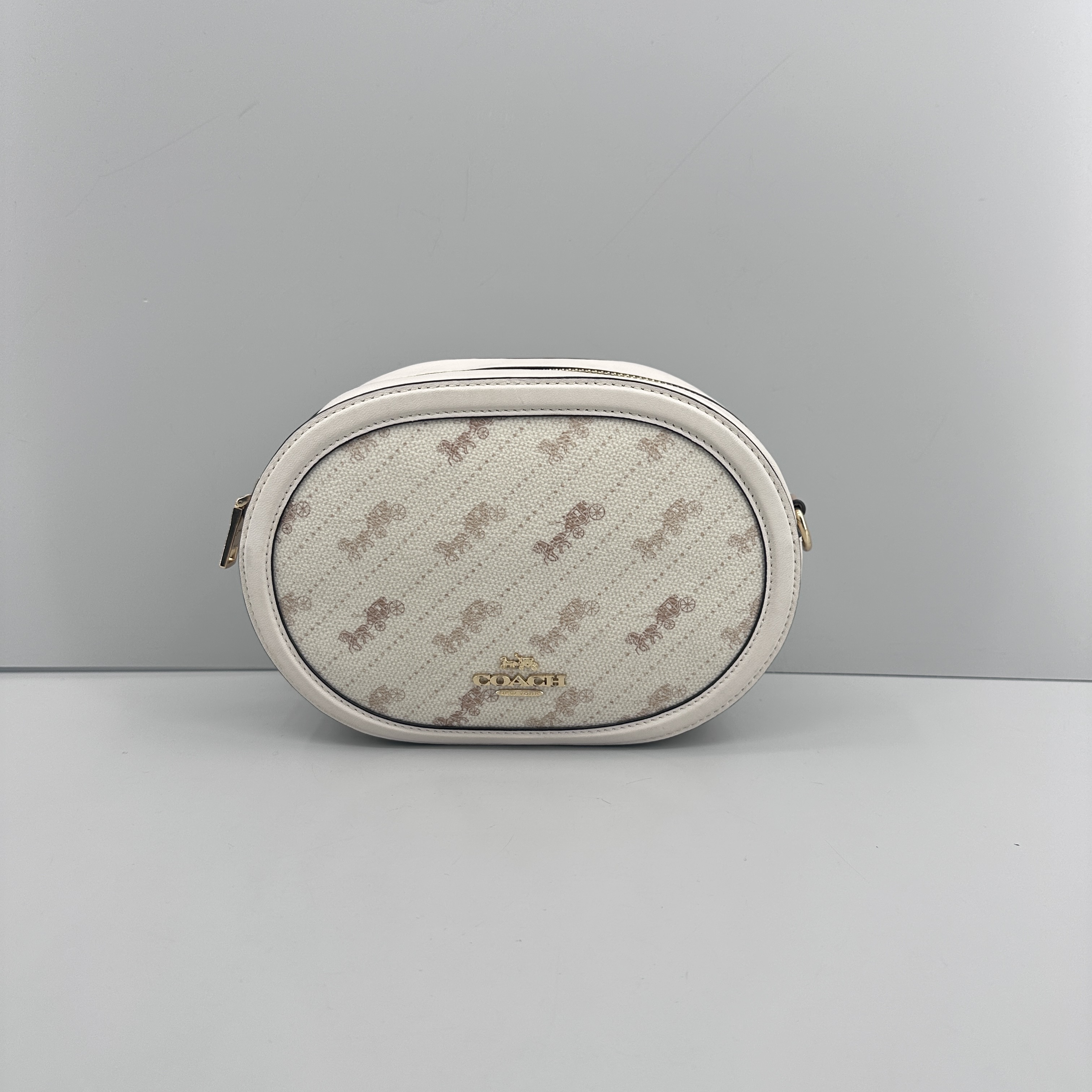 95新 COACH/蔻驰 白色马拉车椭圆相机包20x14x6cmL122204