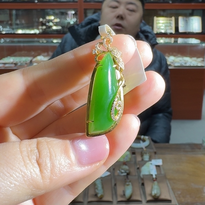 和田玉吊坠(不含链)18K金镶嵌