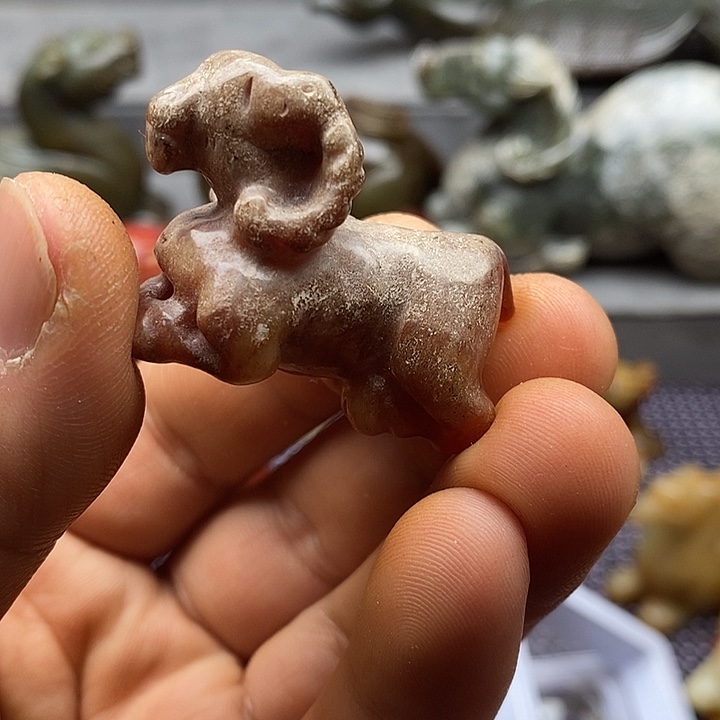 未镶嵌蛇纹石玉颈饰