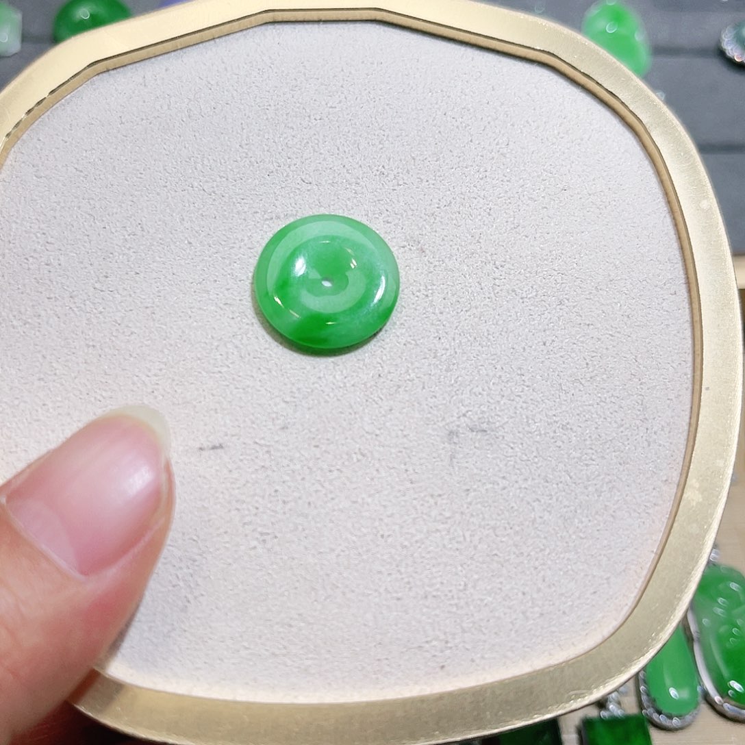 翡翠颈饰未镶嵌裸石