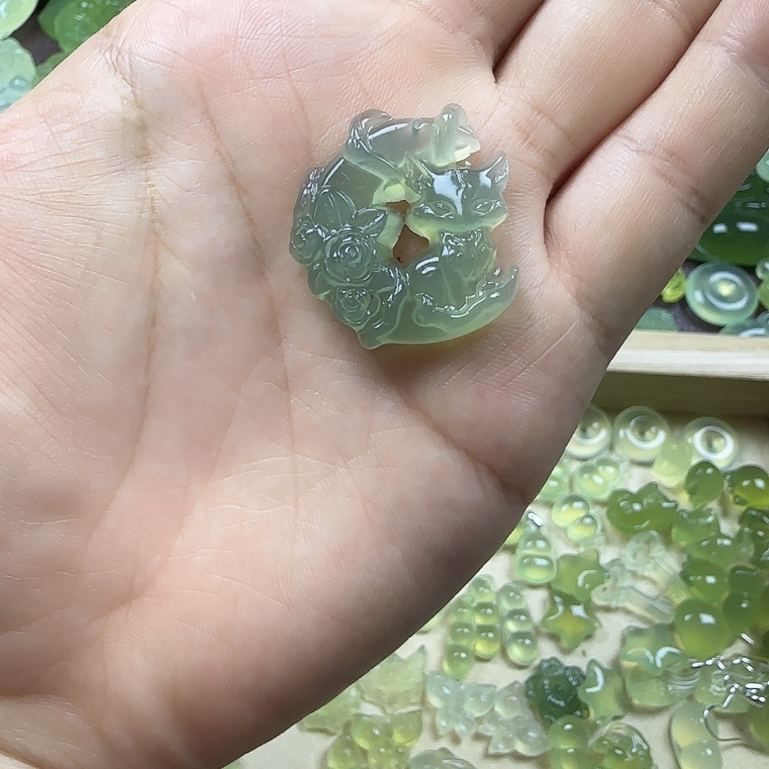 蛇纹石玉未镶嵌岫玉吊坠