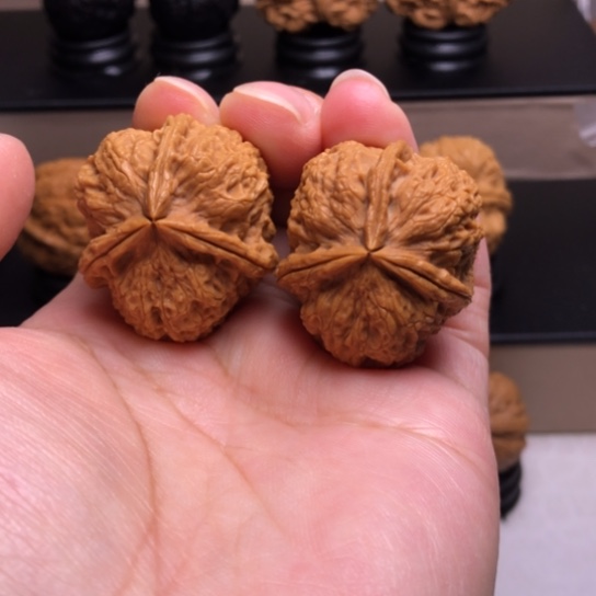 文玩核桃把件密石三楞1