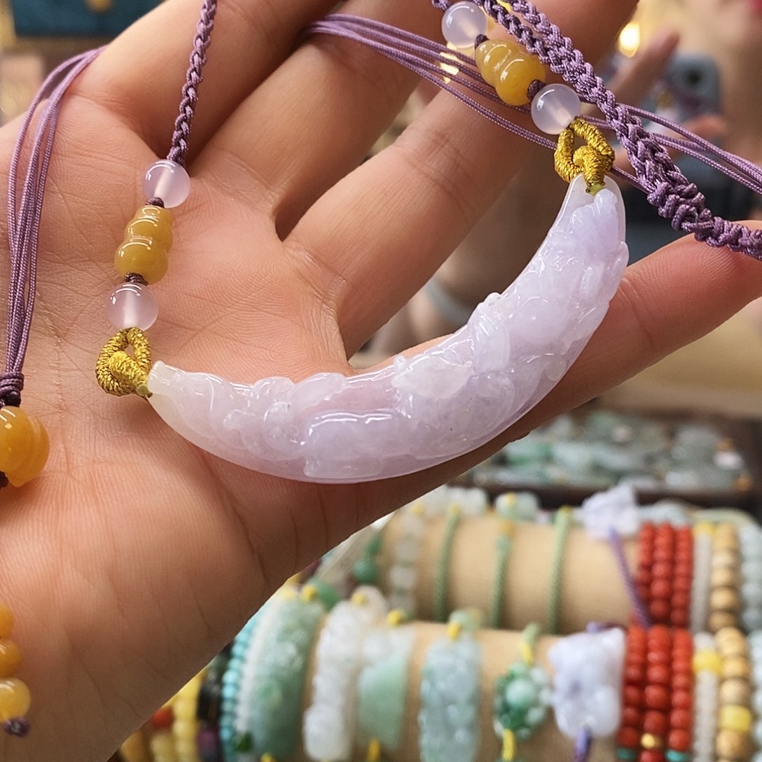 翡翠挂件未镶嵌就***你翡翠挂件