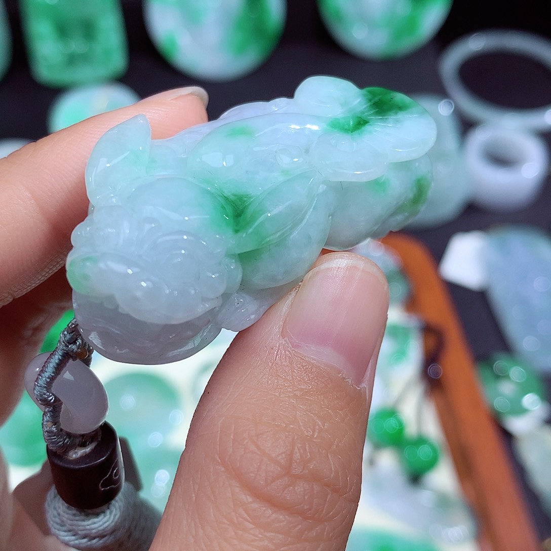 翡翠颈饰未镶嵌翡翠吊坠