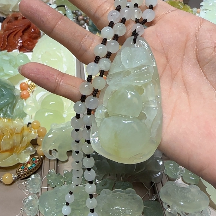 蛇纹石玉吊坠未镶嵌