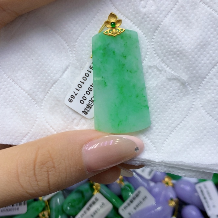 颈饰18K金镶嵌翡翠