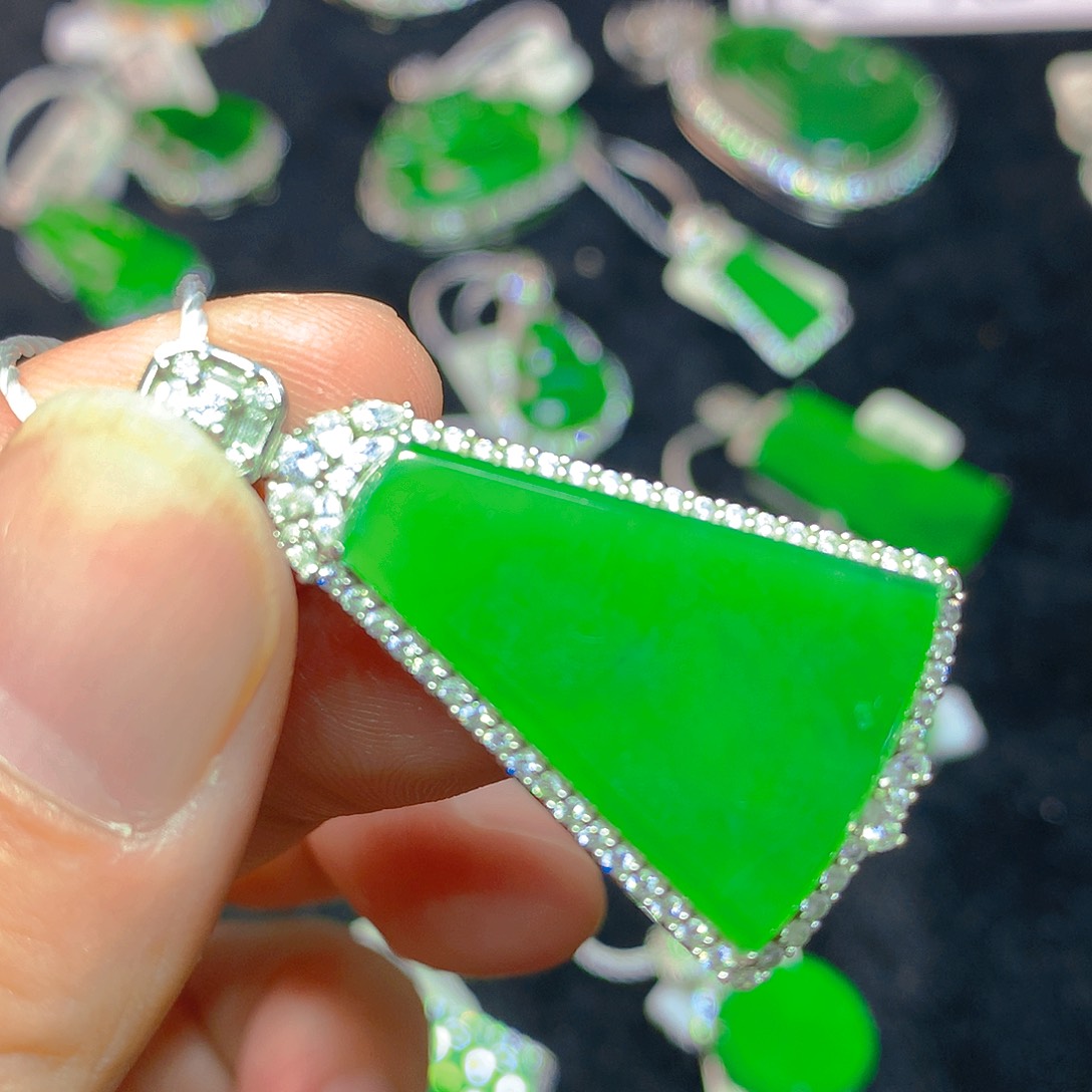 颈饰银S925镶嵌翡翠