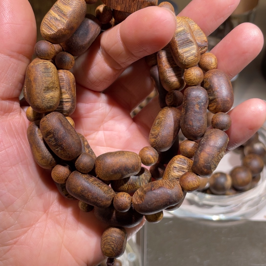 沉香手串乌身留疤多圈39克