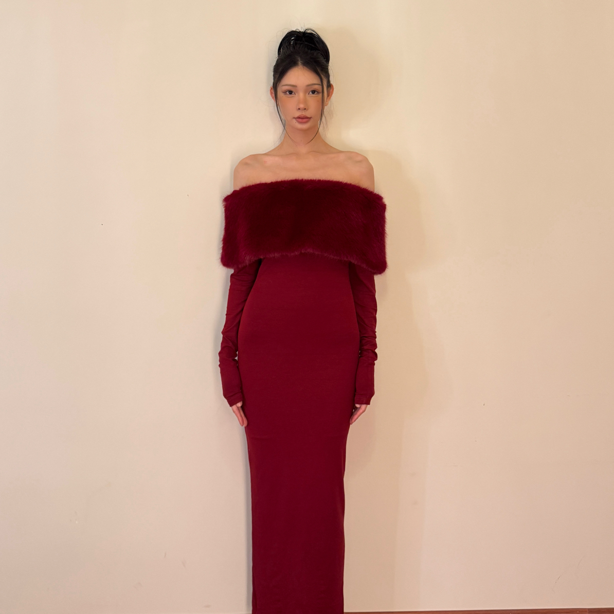 Kissable 毛领一字肩针织连衣裙