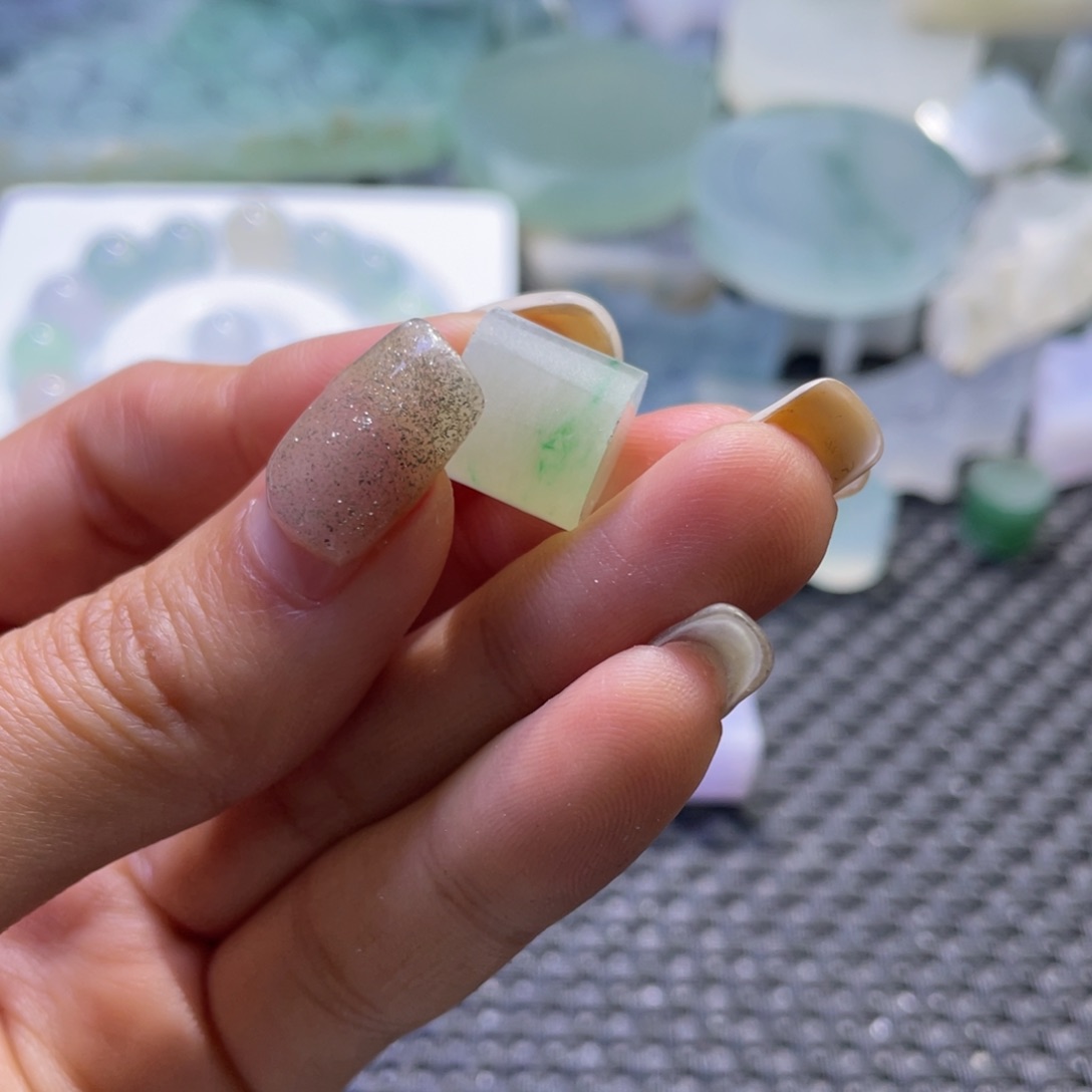 定制翡翠未镶嵌肥*丽翡翠