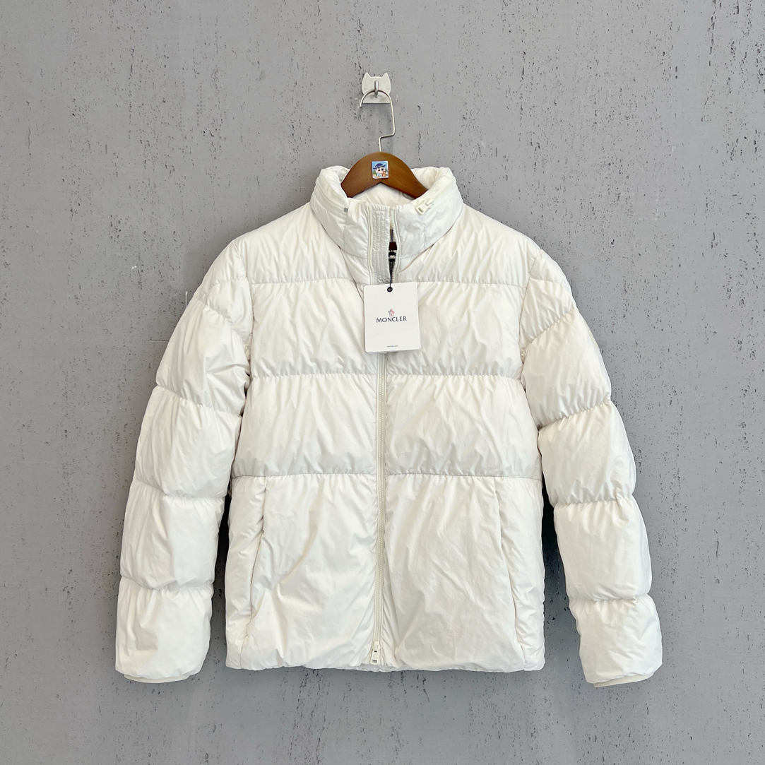 未使用 MONCLER moncler蒙口白色手臂大标logo羽绒服3码