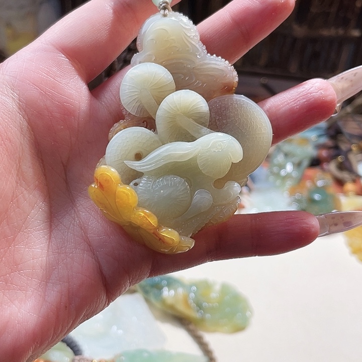 未镶嵌蛇纹石玉颈饰芊****艺