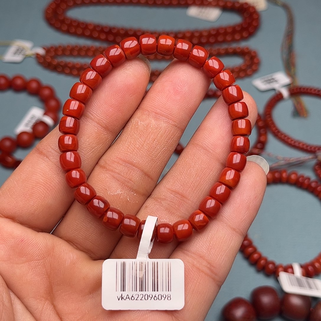 ￥***鱼南红玛瑙未镶嵌手链直切卡6十