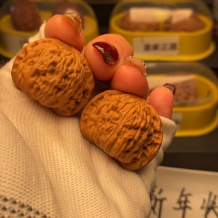 贝*贝白狮子文玩核桃手把件