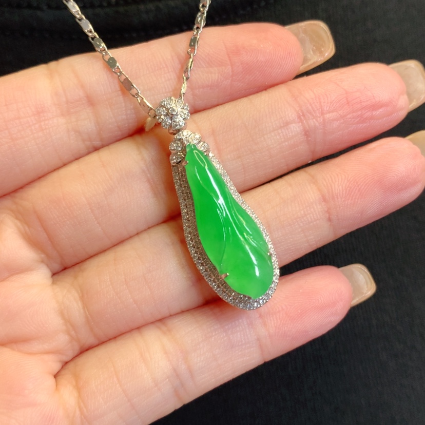 【闪购商品】翡翠18K金镶嵌颈饰兰花