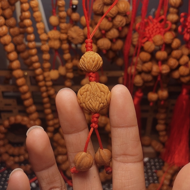 微***风木质类龙纹桃枭挂件j