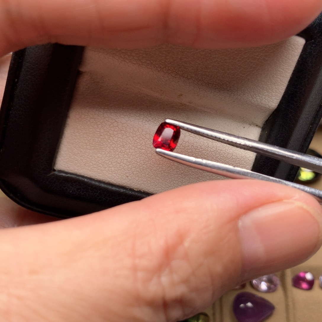 尖晶石裸石未镶嵌