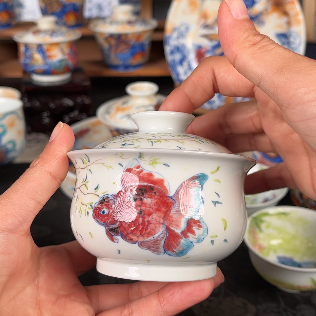 釉下五彩小鱼盖碗