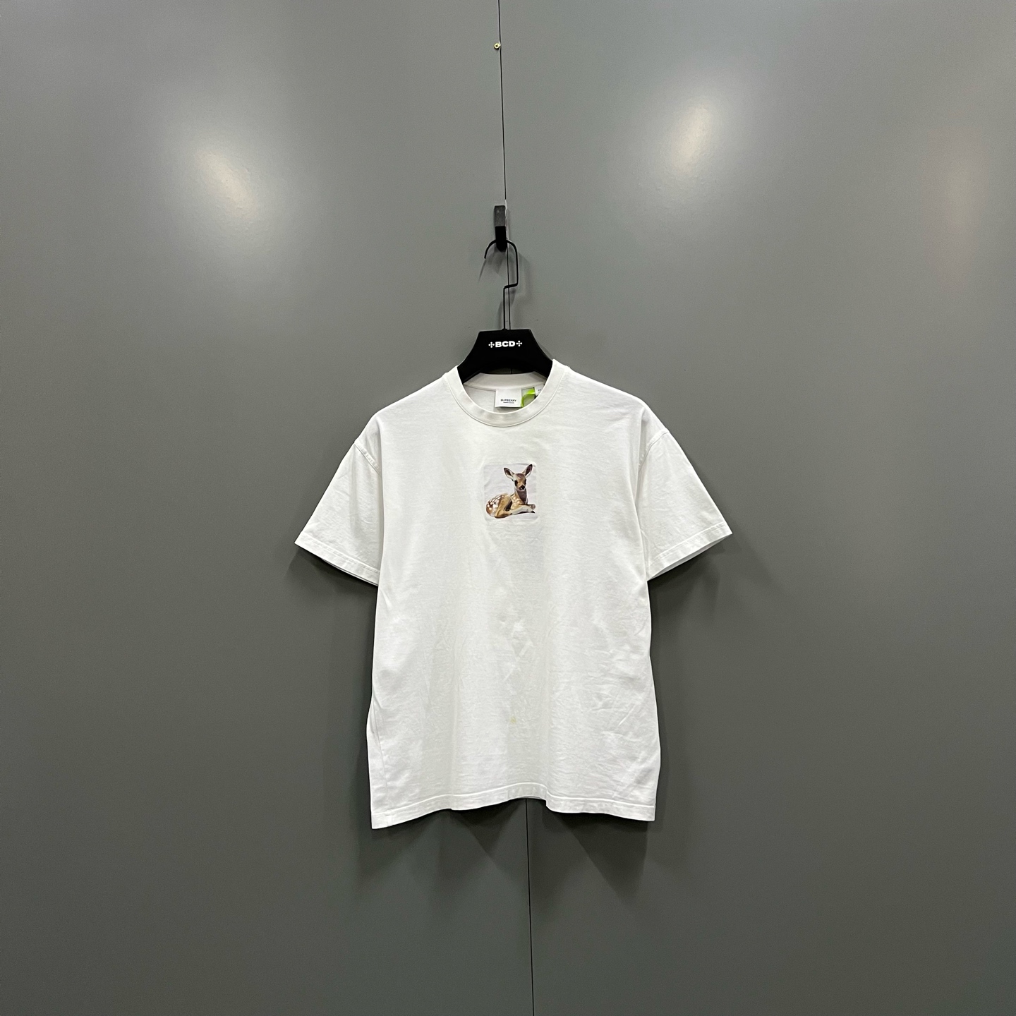 95新 BURBERRY/博柏利 zz1 白色小鹿图案短袖 XS码/95新/608772