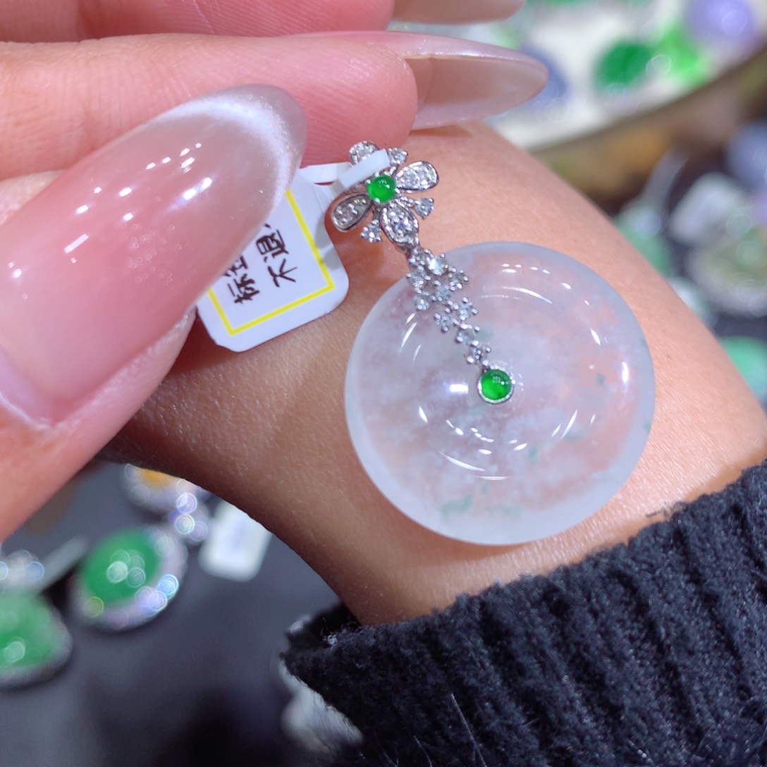 翡翠吊坠(不含链)18K金镶嵌