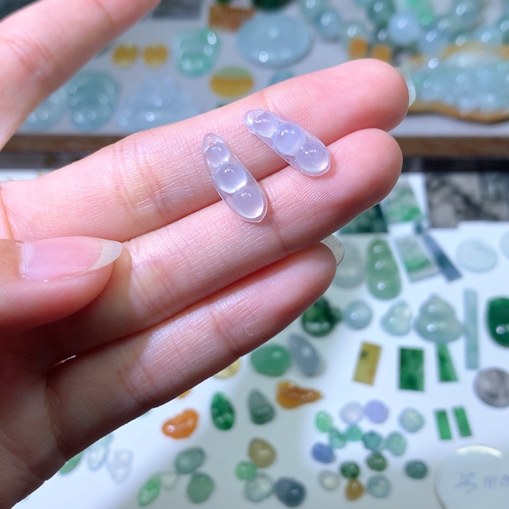 翡翠颈饰未镶嵌豆子