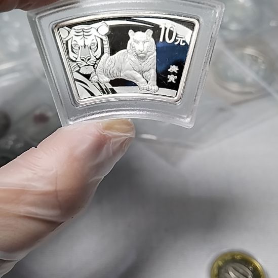 2010虎年生肖银币，一盎司